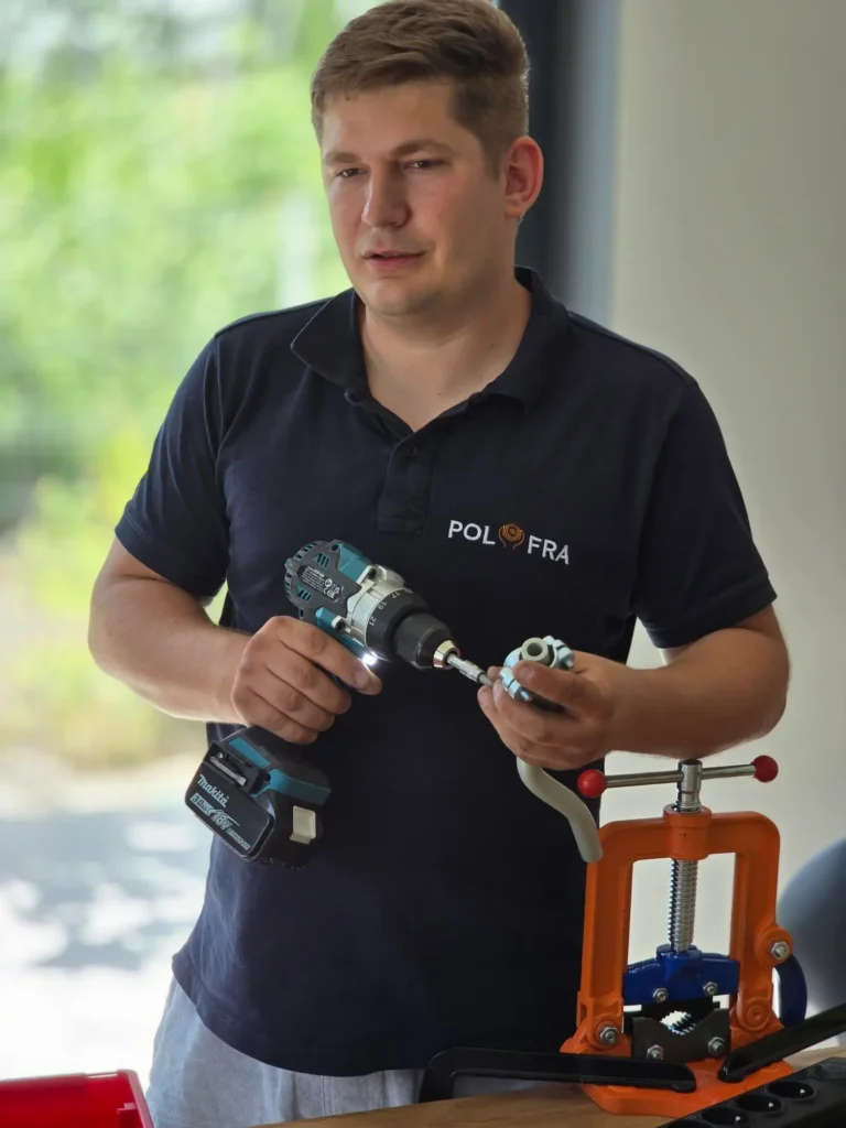 Prowadzący kursu hydraulicznego Michał Pawluk